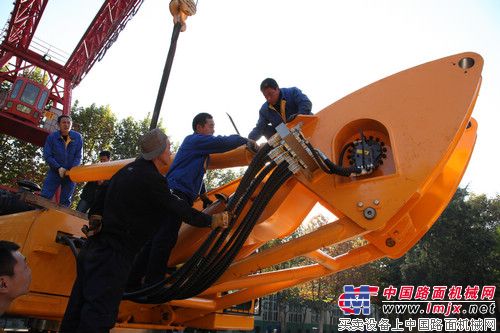 陕建机以实际行动迎接十八大的胜利召开