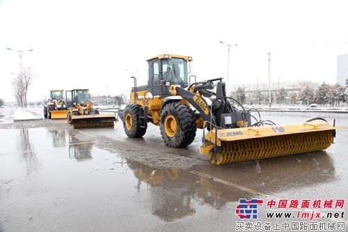 徐工除雪机械助力徐州道路清理积雪