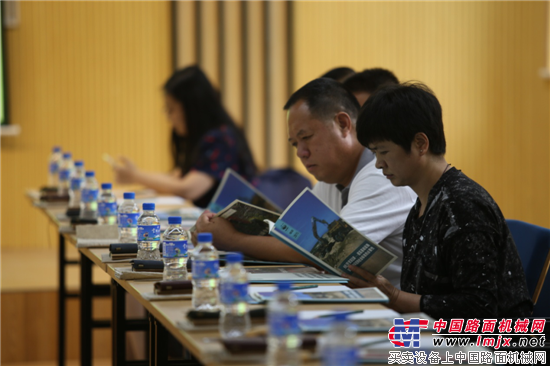 山东临工好司机保护西双版纳热带雨林