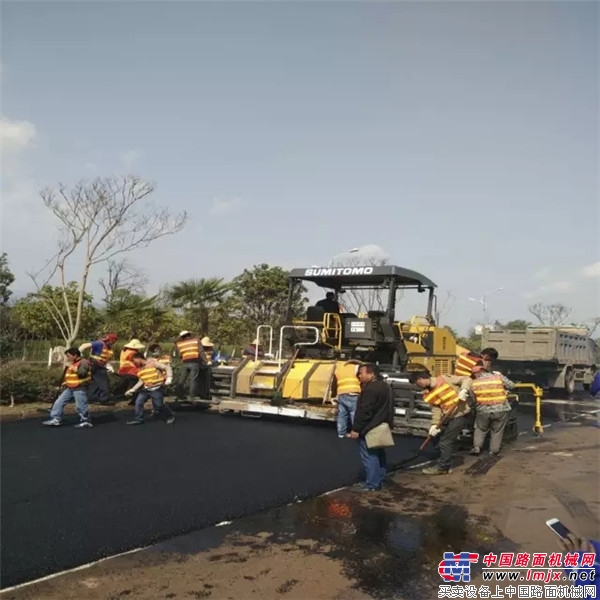 平地一声雷——住友摊铺机杰平霸HA90C-2云南首秀成功