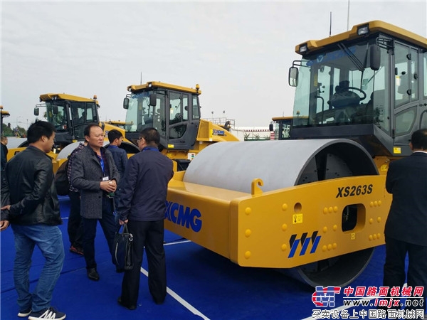 技术领先、用不毁  智“绘”徐工道路新时代
