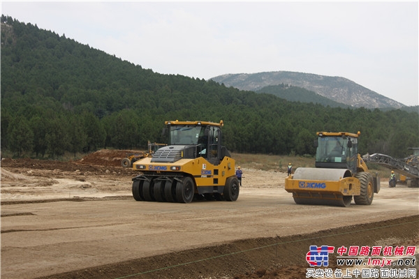 技术领先、用不毁  智“绘”徐工道路新时代